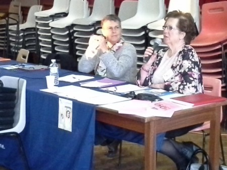 zoomées, en pleine concentration.